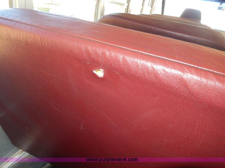 image for item I9305 1999 Chevrolet B7 Bluebird bus