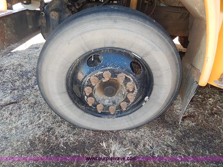 image for item I9305 1999 Chevrolet B7 Bluebird bus