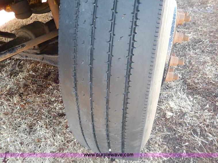 image for item I9305 1999 Chevrolet B7 Bluebird bus