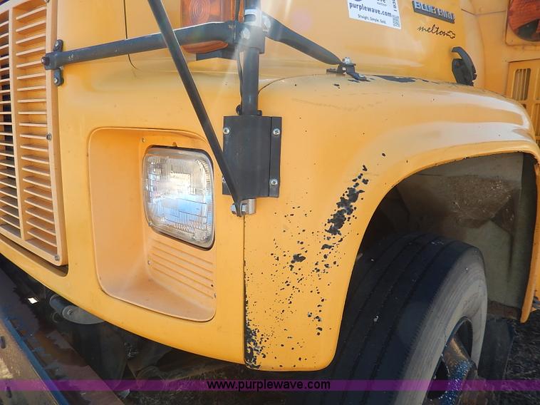 image for item I9305 1999 Chevrolet B7 Bluebird bus