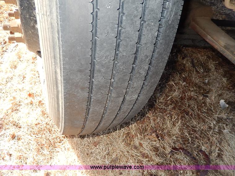 image for item I9305 1999 Chevrolet B7 Bluebird bus