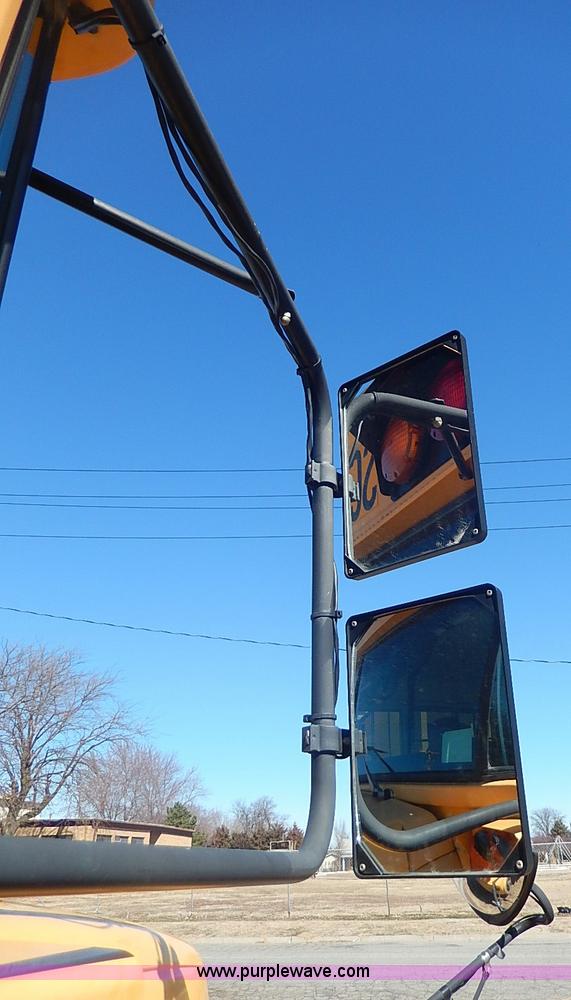 image for item I9305 1999 Chevrolet B7 Bluebird bus