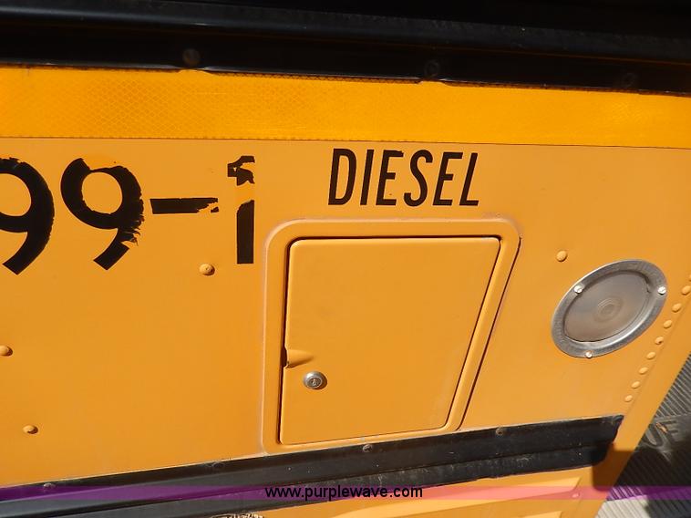 image for item I9305 1999 Chevrolet B7 Bluebird bus