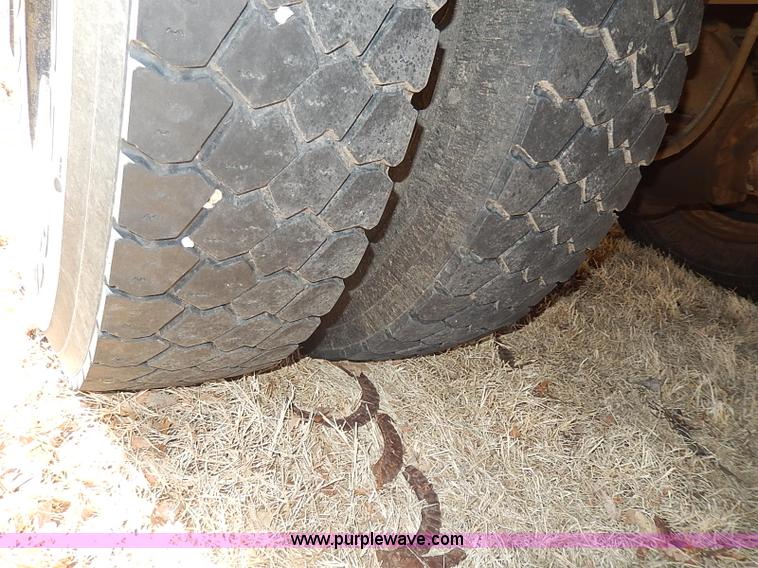 image for item I9305 1999 Chevrolet B7 Bluebird bus