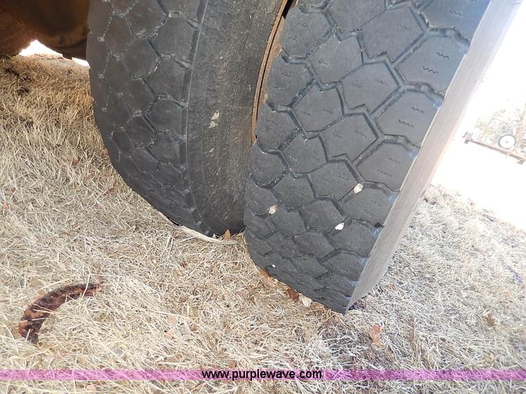 image for item I9305 1999 Chevrolet B7 Bluebird bus