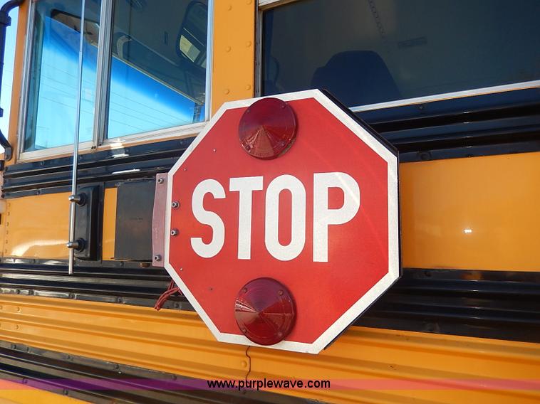 image for item I9305 1999 Chevrolet B7 Bluebird bus