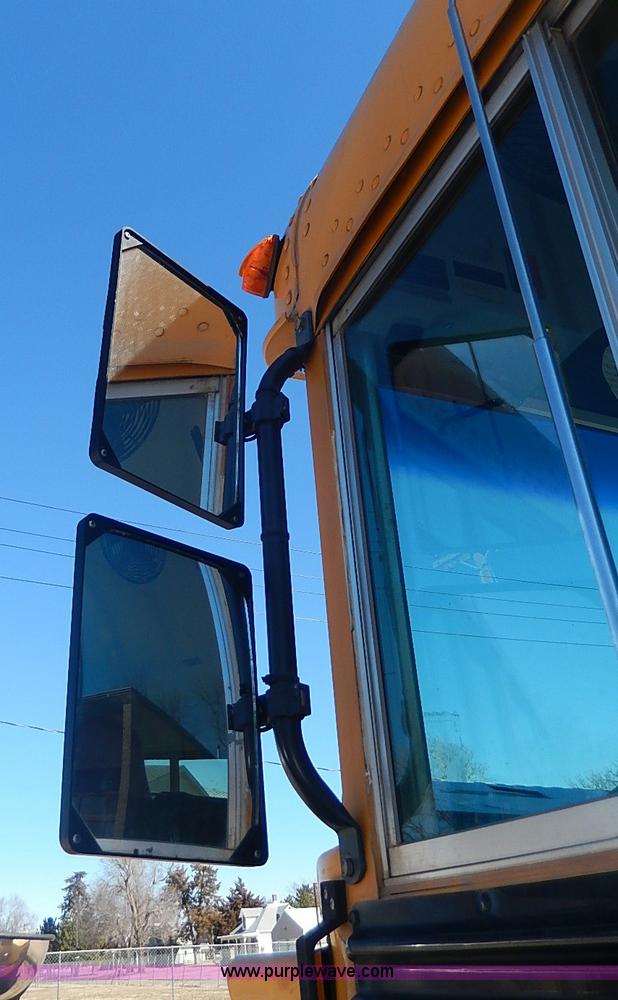 image for item I9305 1999 Chevrolet B7 Bluebird bus