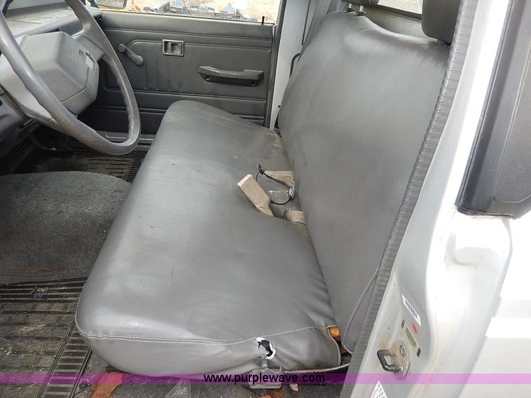 image for item I9338 1990 Dodge Ram 50 pickup truck