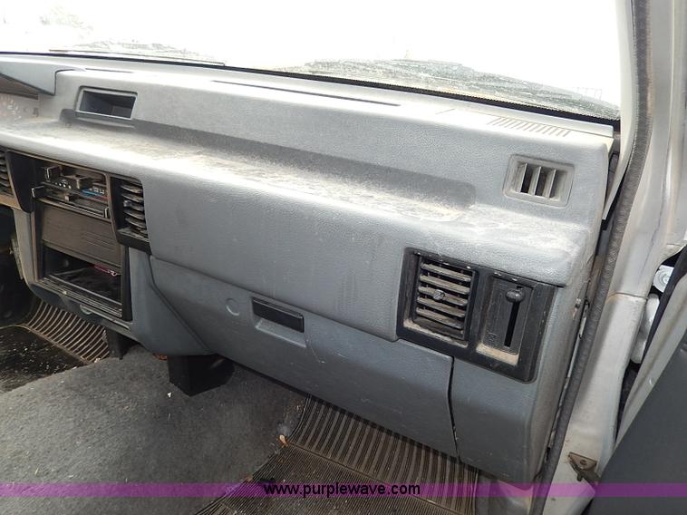 image for item I9338 1990 Dodge Ram 50 pickup truck