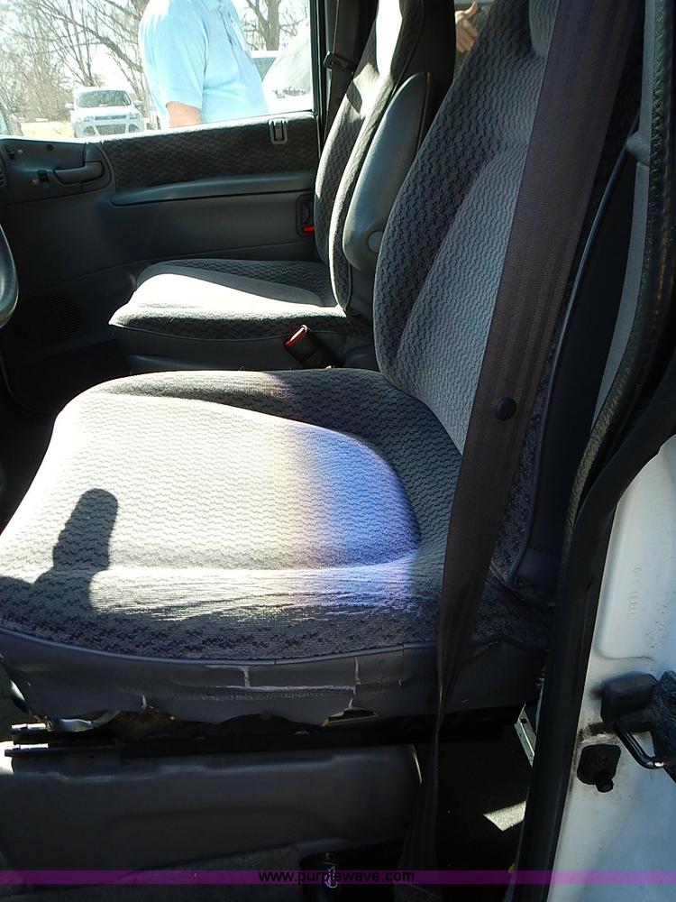 image for item I9392 1999 Dodge Grand Caravan SE van