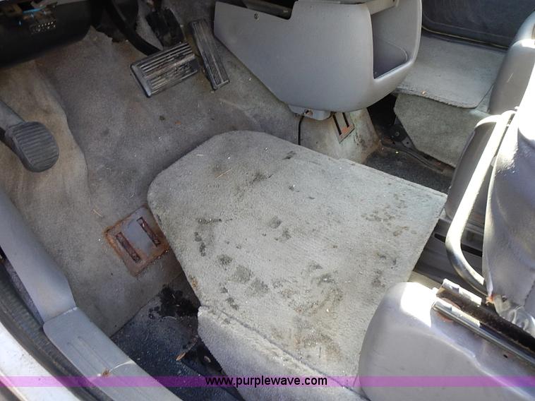 image for item I9392 1999 Dodge Grand Caravan SE van