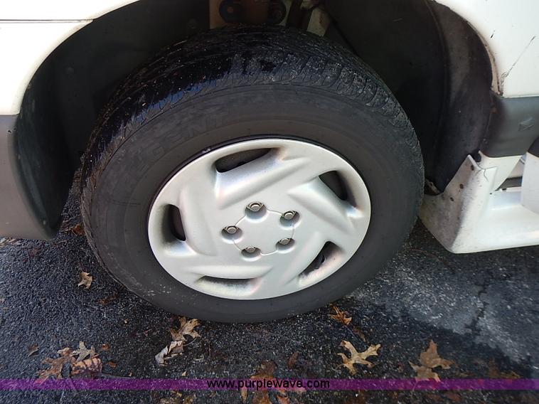 image for item I9392 1999 Dodge Grand Caravan SE van