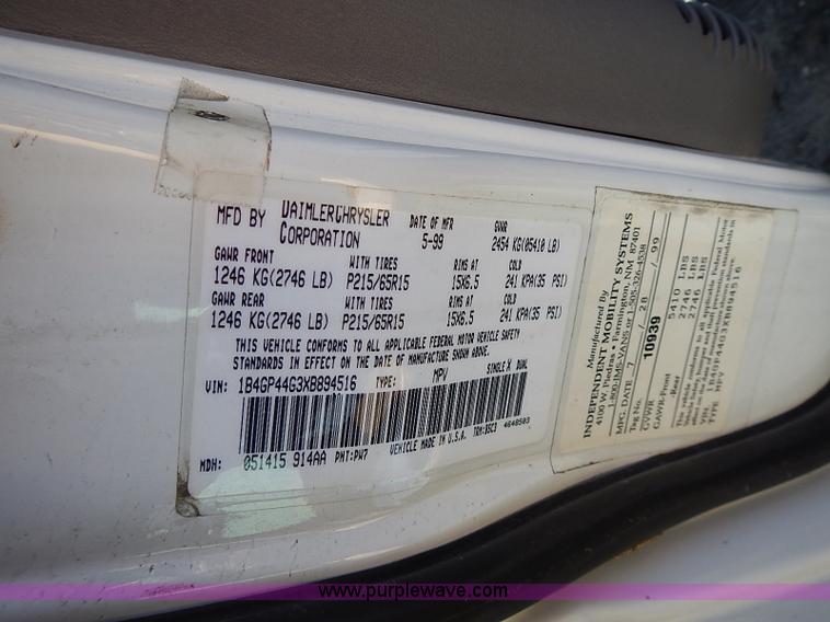 image for item I9392 1999 Dodge Grand Caravan SE van