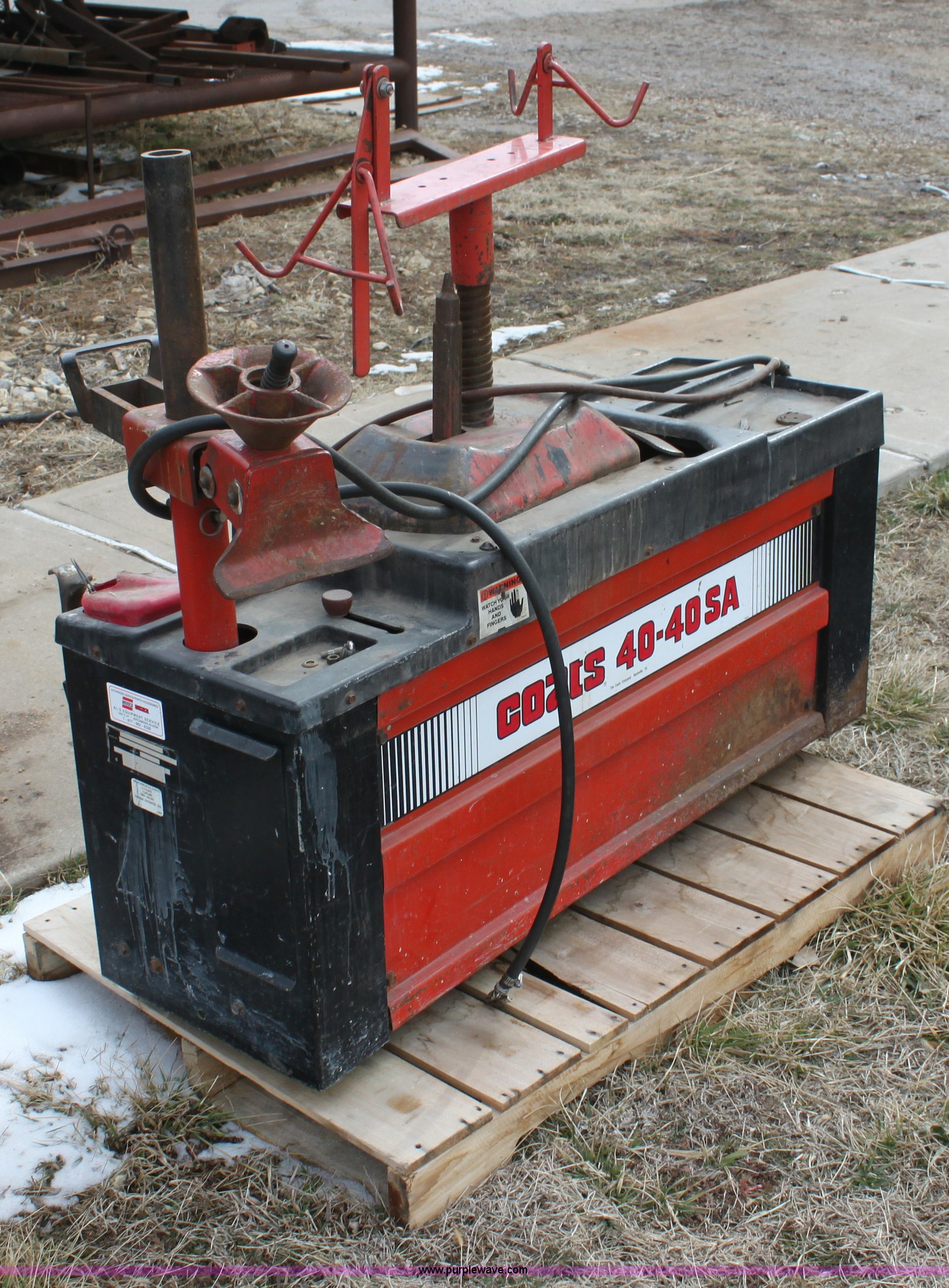Coats 4040SA center post tire machine in El Dorado, KS Item AN9991