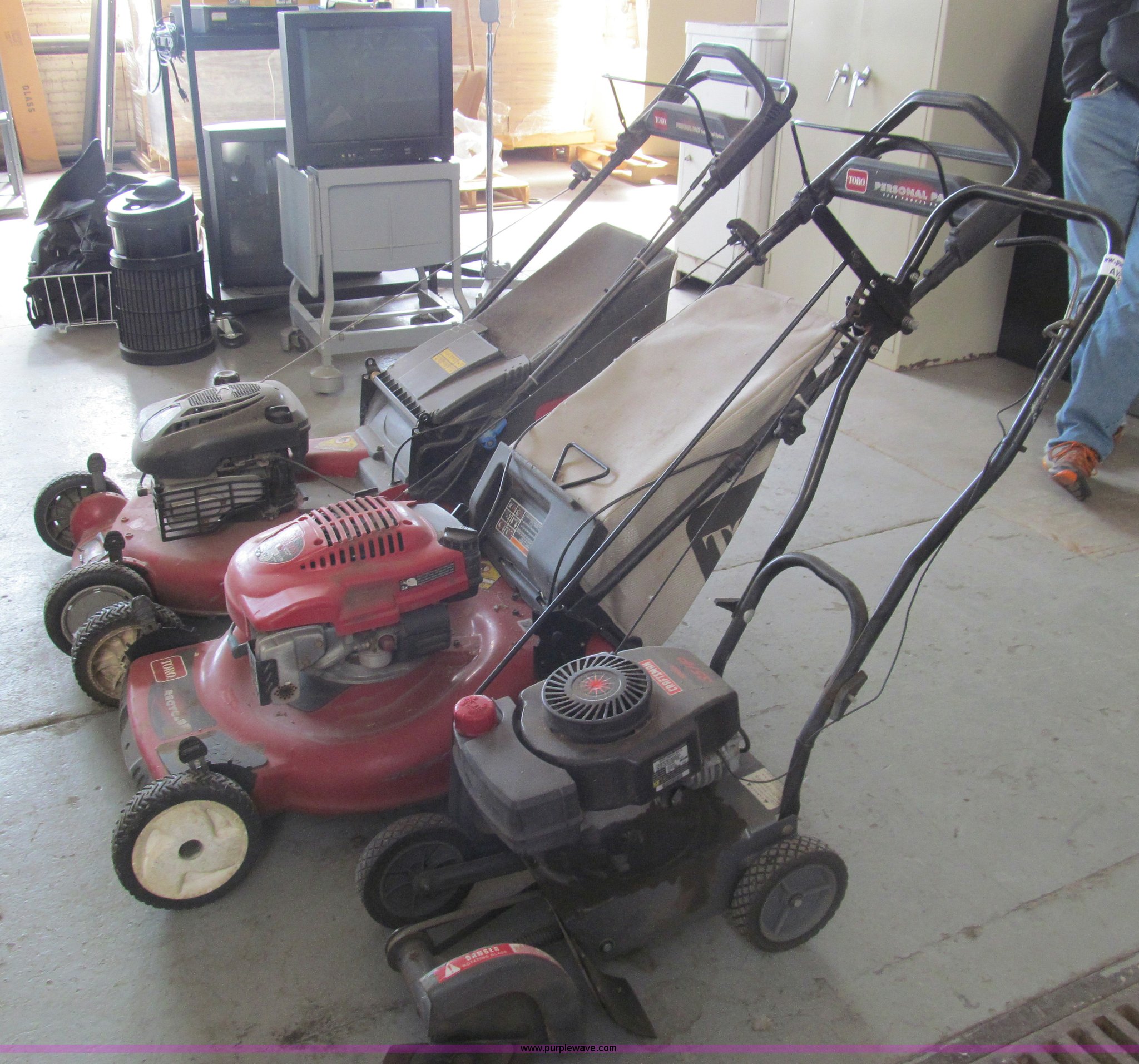 (3) pieces of lawn and garden equipment in Hutchinson, KS Item AY9893