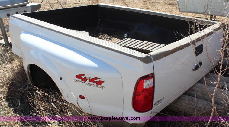 image for item AM9425 2008 Ford F350 pickup truck bed
