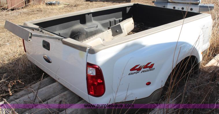 image for item AM9425 2008 Ford F350 pickup truck bed