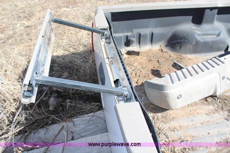 image for item AM9425 2008 Ford F350 pickup truck bed