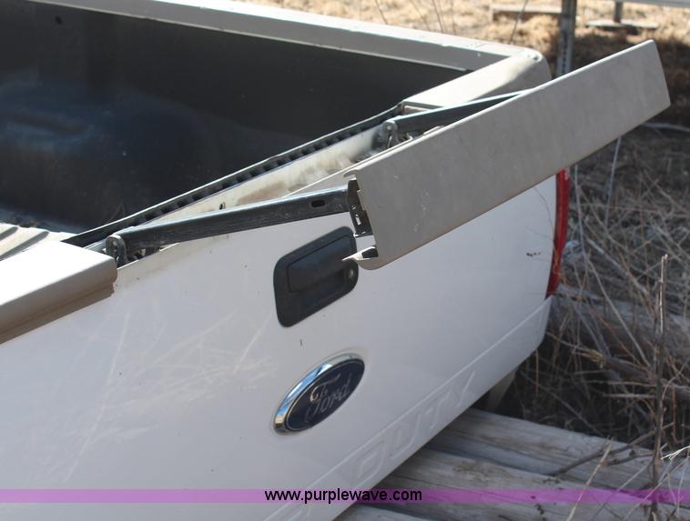 image for item AM9425 2008 Ford F350 pickup truck bed