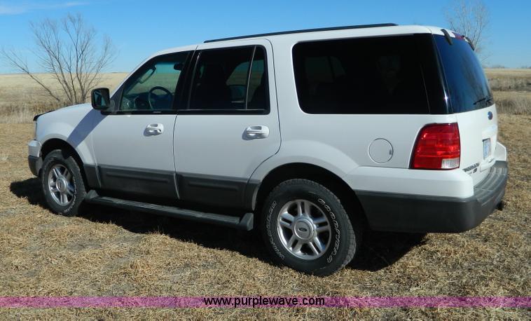 image for item AQ9968 2004 Ford Expedition XLT SUV