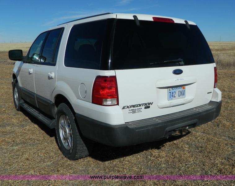 image for item AQ9968 2004 Ford Expedition XLT SUV