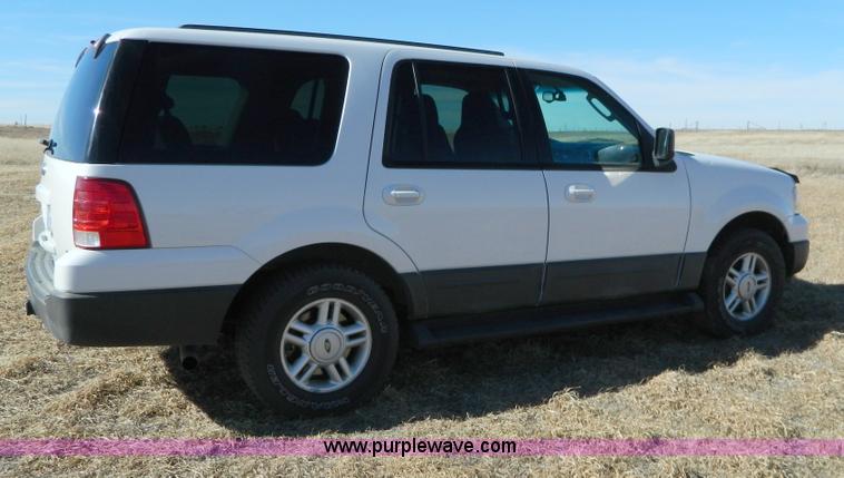 image for item AQ9968 2004 Ford Expedition XLT SUV
