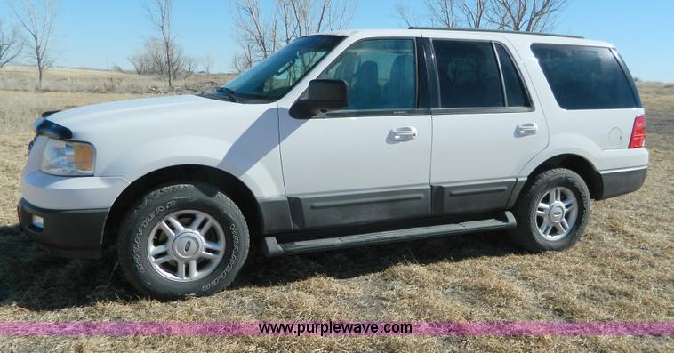 image for item AQ9968 2004 Ford Expedition XLT SUV