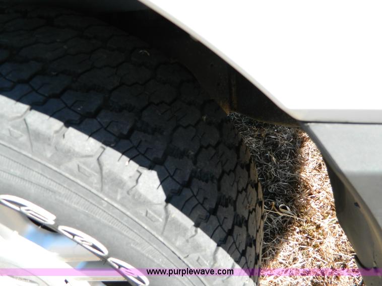 image for item AQ9968 2004 Ford Expedition XLT SUV