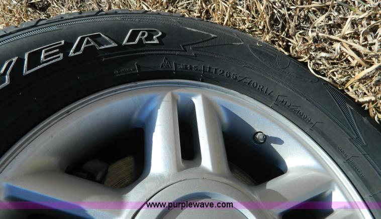 image for item AQ9968 2004 Ford Expedition XLT SUV