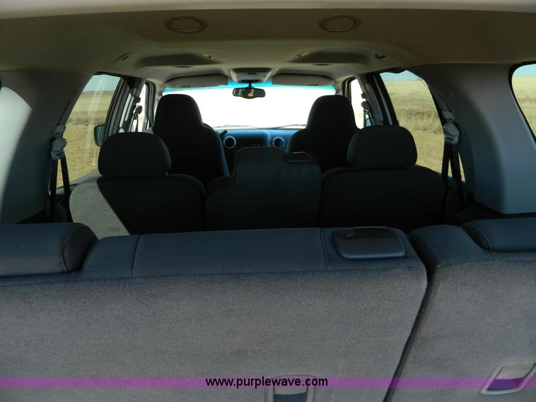 image for item AQ9968 2004 Ford Expedition XLT SUV