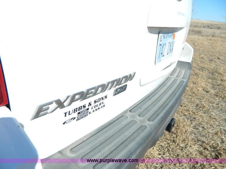 image for item AQ9968 2004 Ford Expedition XLT SUV