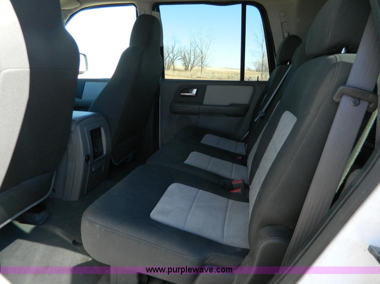 image for item AQ9968 2004 Ford Expedition XLT SUV