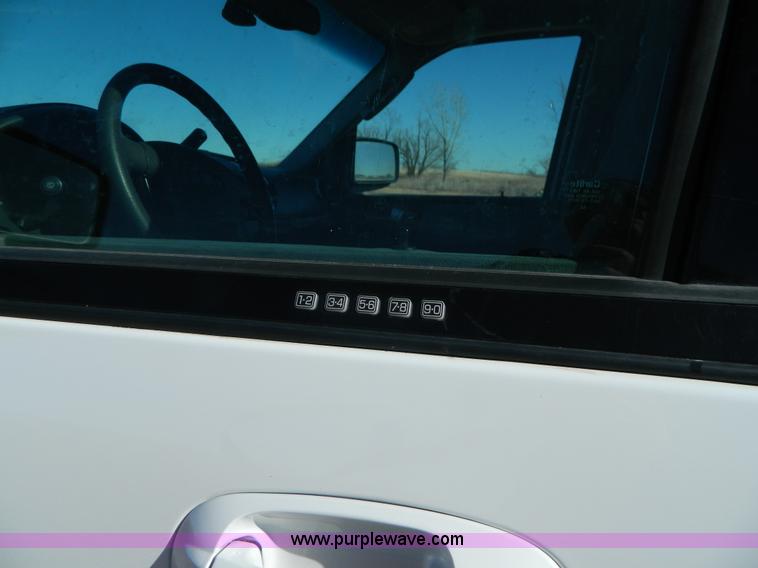 image for item AQ9968 2004 Ford Expedition XLT SUV