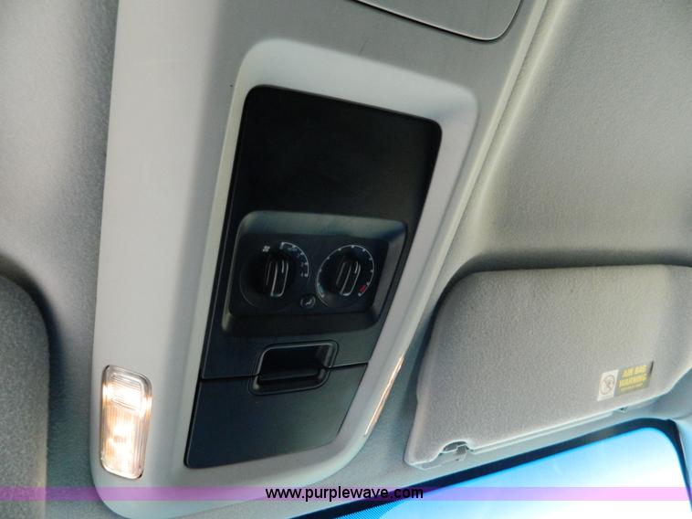 image for item AQ9968 2004 Ford Expedition XLT SUV