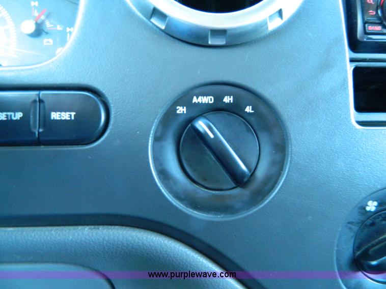 image for item AQ9968 2004 Ford Expedition XLT SUV