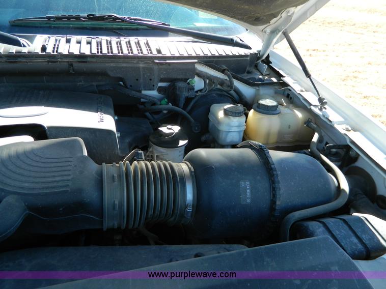 image for item AQ9968 2004 Ford Expedition XLT SUV