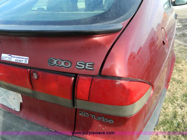 image for item AQ9977 1997 Saab 900 SE