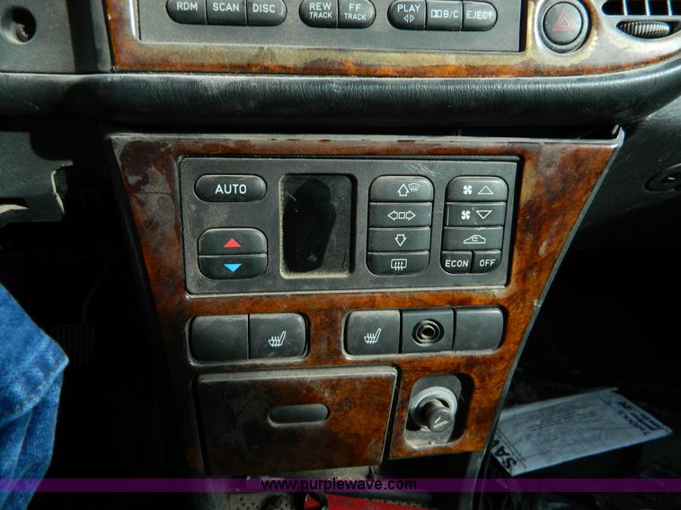 image for item AQ9977 1997 Saab 900 SE