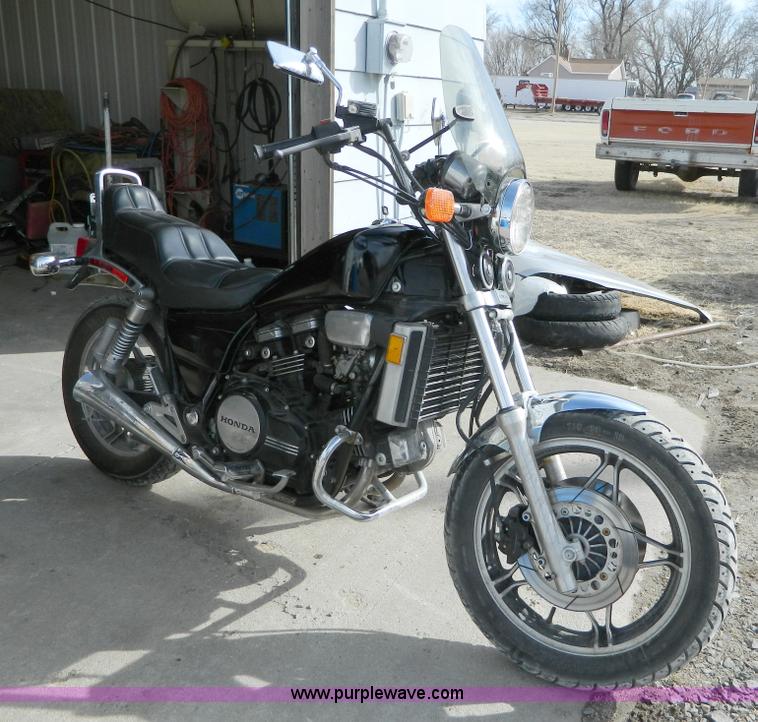 image for item AQ9978 1982 Honda motorcycle