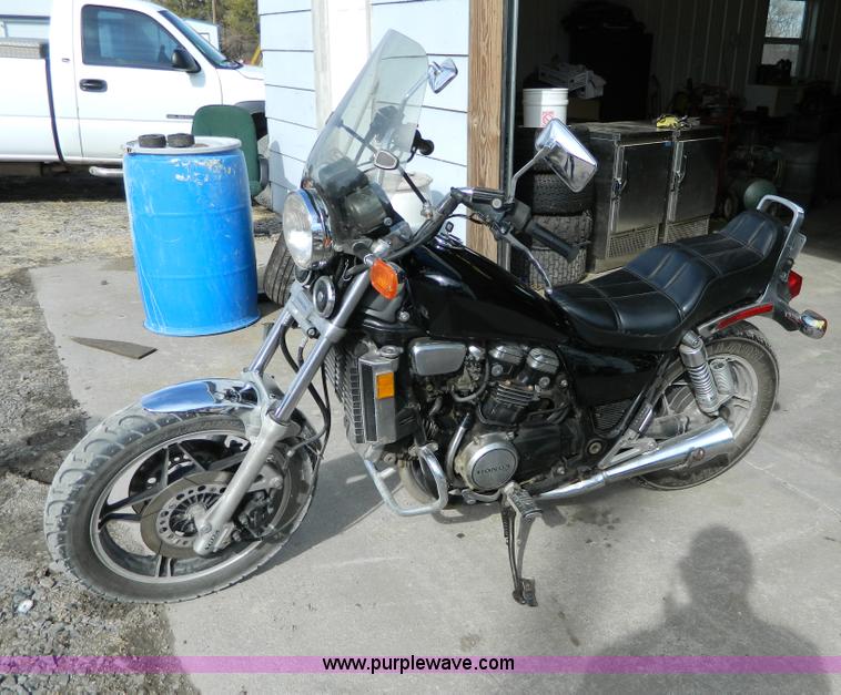 image for item AQ9978 1982 Honda motorcycle