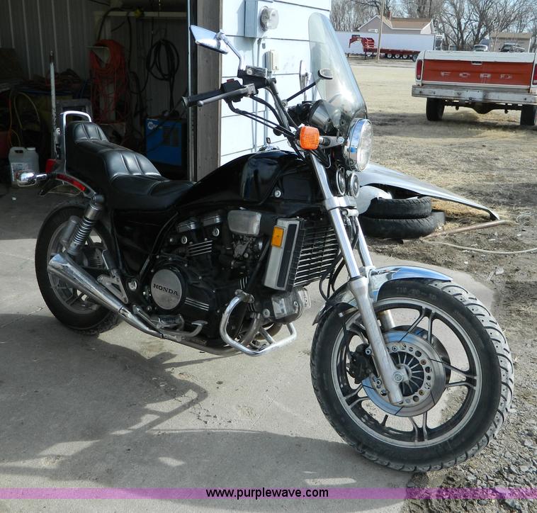 image for item AQ9978 1982 Honda motorcycle