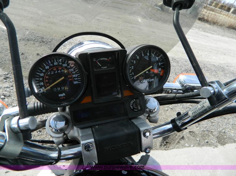 image for item AQ9978 1982 Honda motorcycle