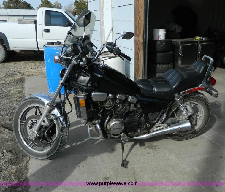 image for item AQ9978 1982 Honda motorcycle