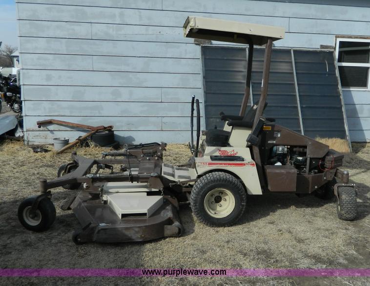 image for item AQ9979 Grasshopper 928 ZTR lawn mower