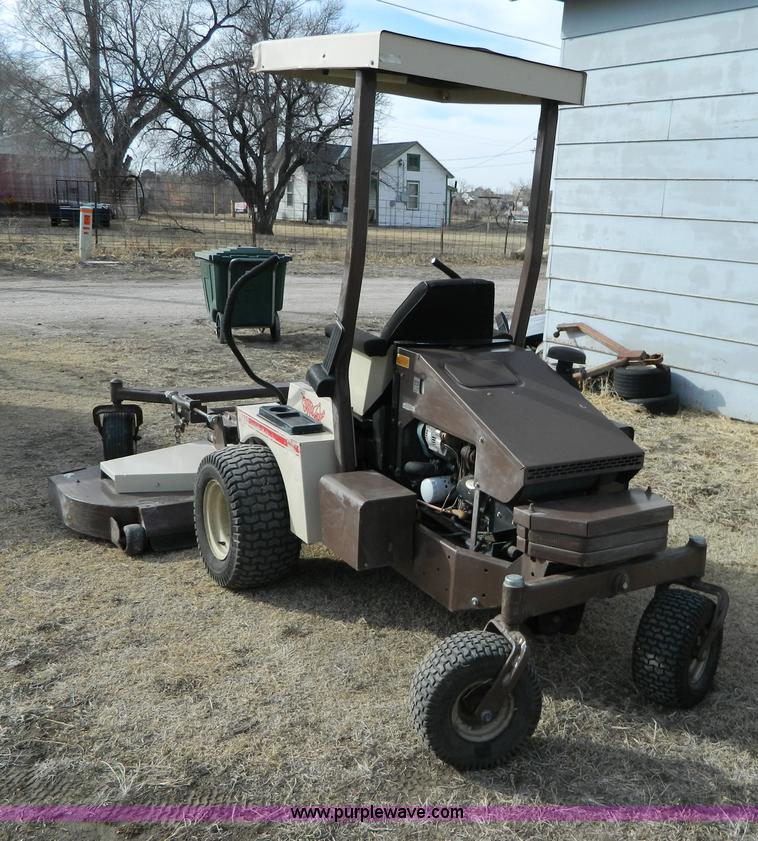 image for item AQ9979 Grasshopper 928 ZTR lawn mower