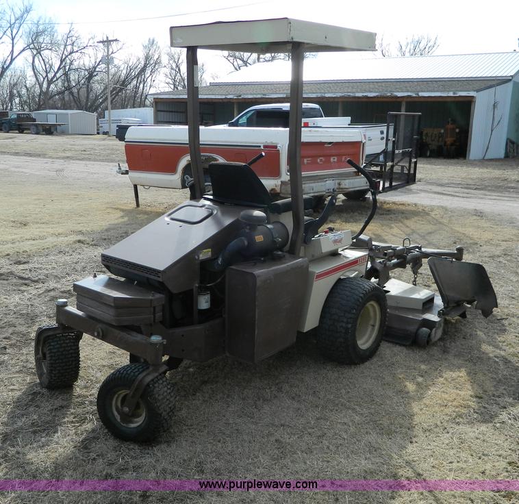 image for item AQ9979 Grasshopper 928 ZTR lawn mower