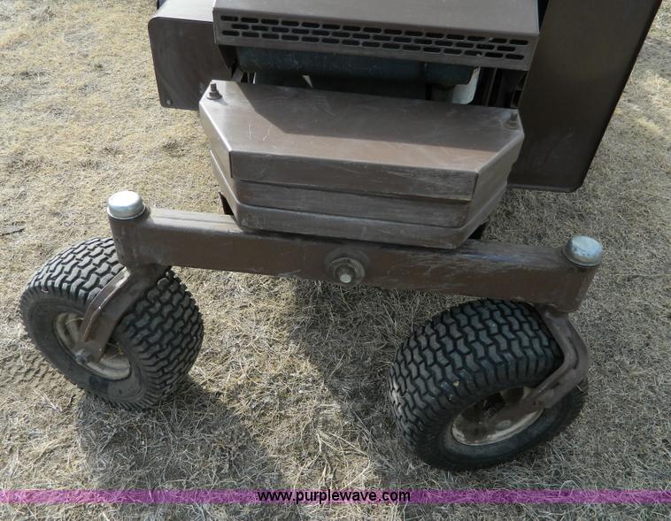 image for item AQ9979 Grasshopper 928 ZTR lawn mower