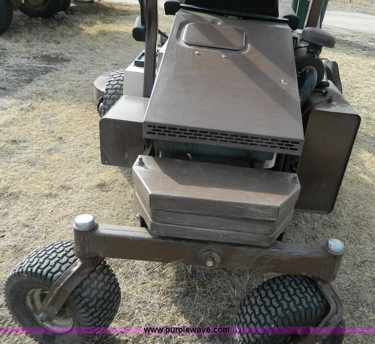 image for item AQ9979 Grasshopper 928 ZTR lawn mower