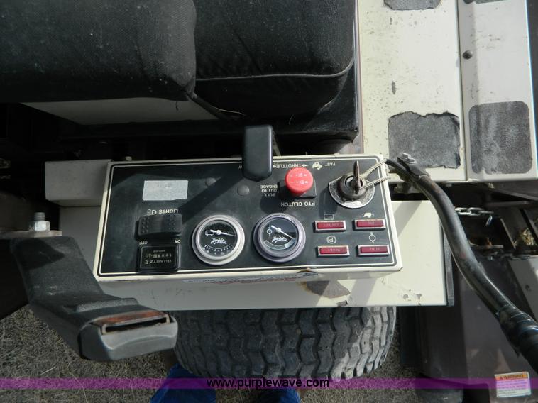 image for item AQ9979 Grasshopper 928 ZTR lawn mower