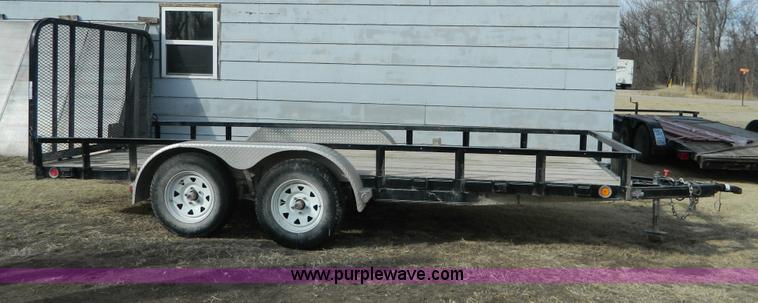 image for item AQ9980 2005 PJ flatbed trailer